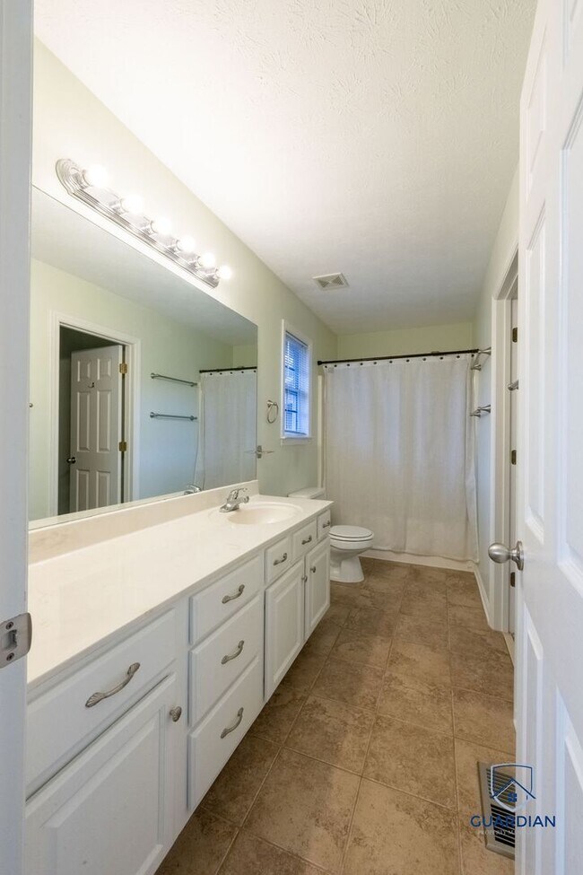 Building Photo - Lovely Southside subdivision living