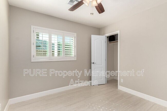 Building Photo - 417 E Rose Ln