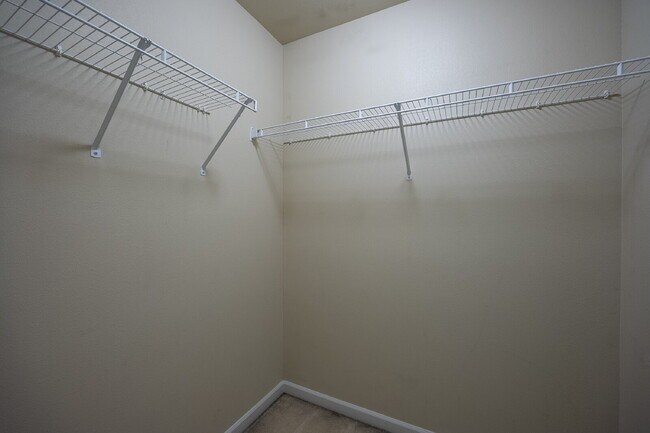 Building Photo - Spacious 3 Bedroom 2.5 Bathroom Rental Pro...