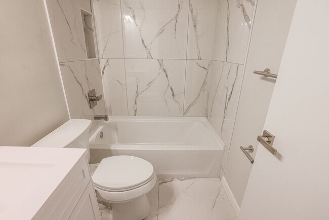 Building Photo - Rosedale 3BR 1/5 Bath now Available!!