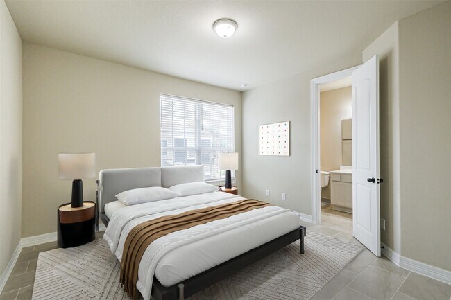 Building Photo - 11005 Cres Light Way