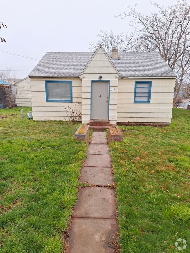 Building Photo - Charming 2-bedroom, 1-bathroom