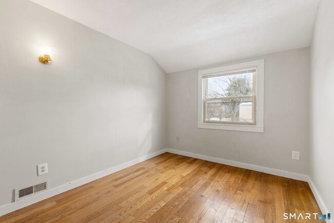 Building Photo - 3 New Hampshire Dr