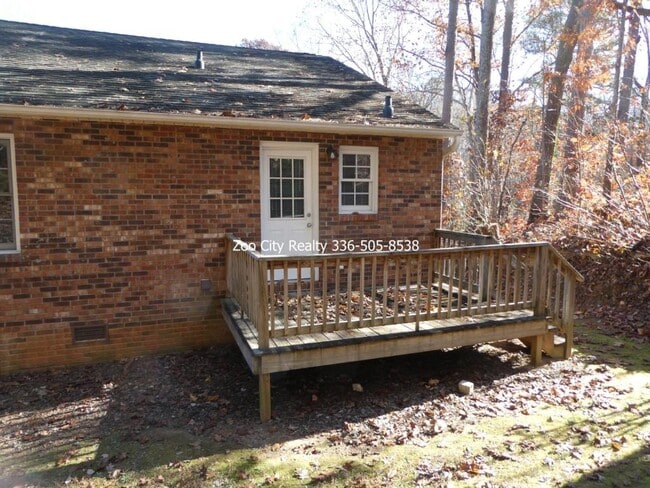 Building Photo - 730 Breeze Hill Rd