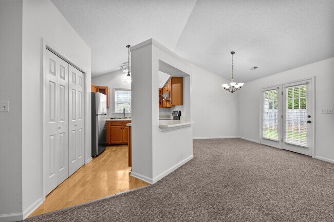 Building Photo - Convenient 3-Bedroom Rental with Fenced Ya...