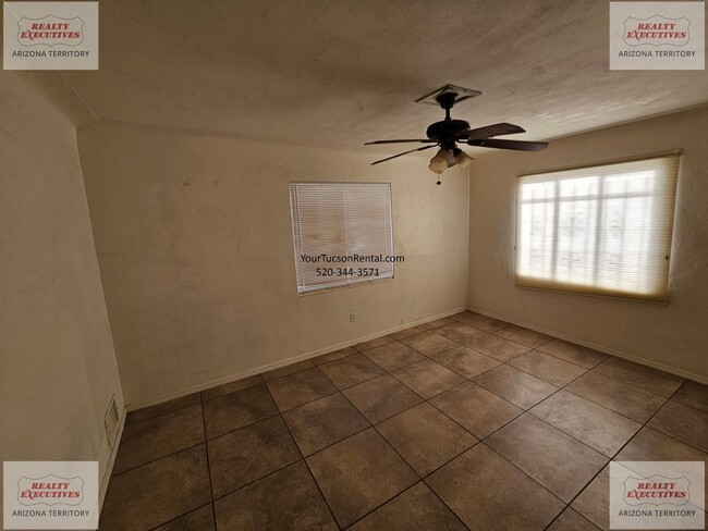 Building Photo - Speedway & Rosemont Blvd - 2/1 home with AC and fenced yard