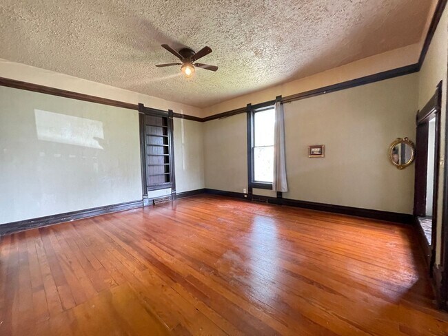 Building Photo - 4/2 bedroom house in republic