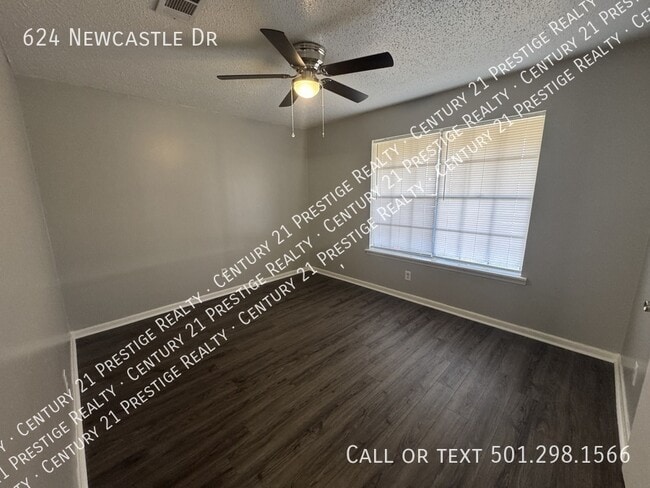 Building Photo - 624 Newcastle Dr