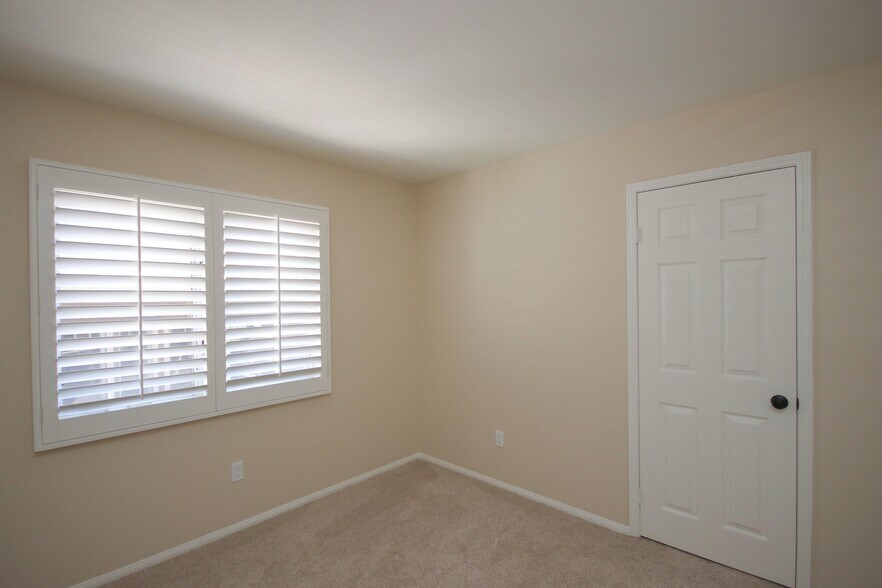 Building Photo - 1074 Rocton Dr