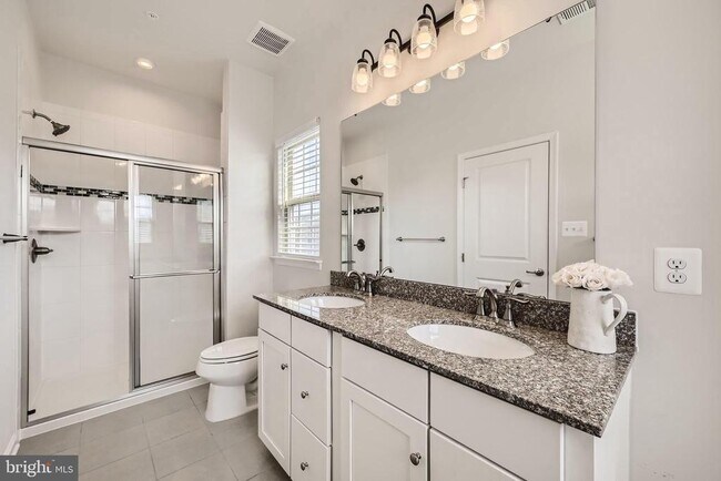 Building Photo - 2911 Stagg Ln
