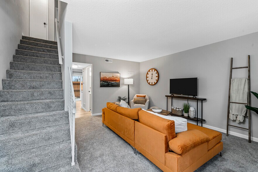 Building Photo - 1835 Mansard Dr