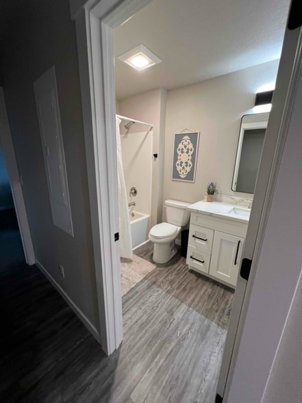 Building Photo - 2502 Castle Pines Dr