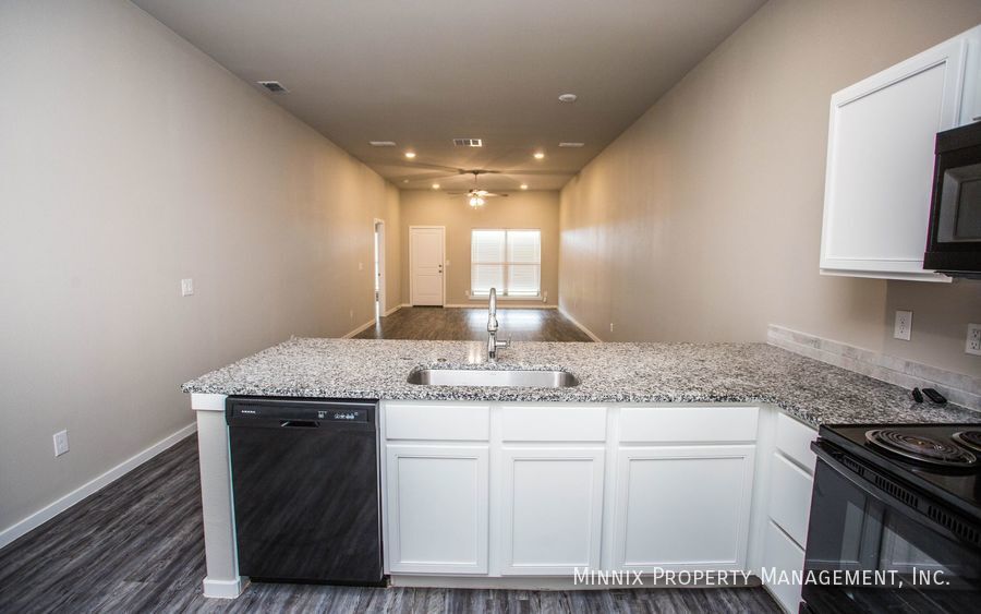 Building Photo - 2102 Langford Ave