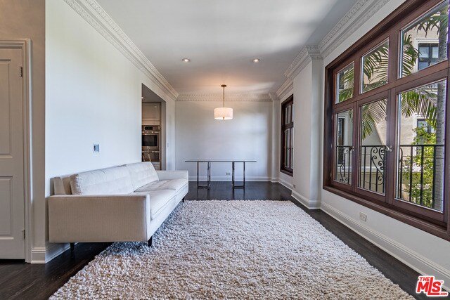 Building Photo - 316 N Rossmore Ave