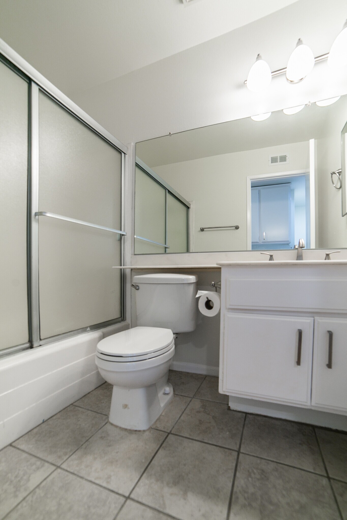 Building Photo - 9743 Reseda Blvd #3