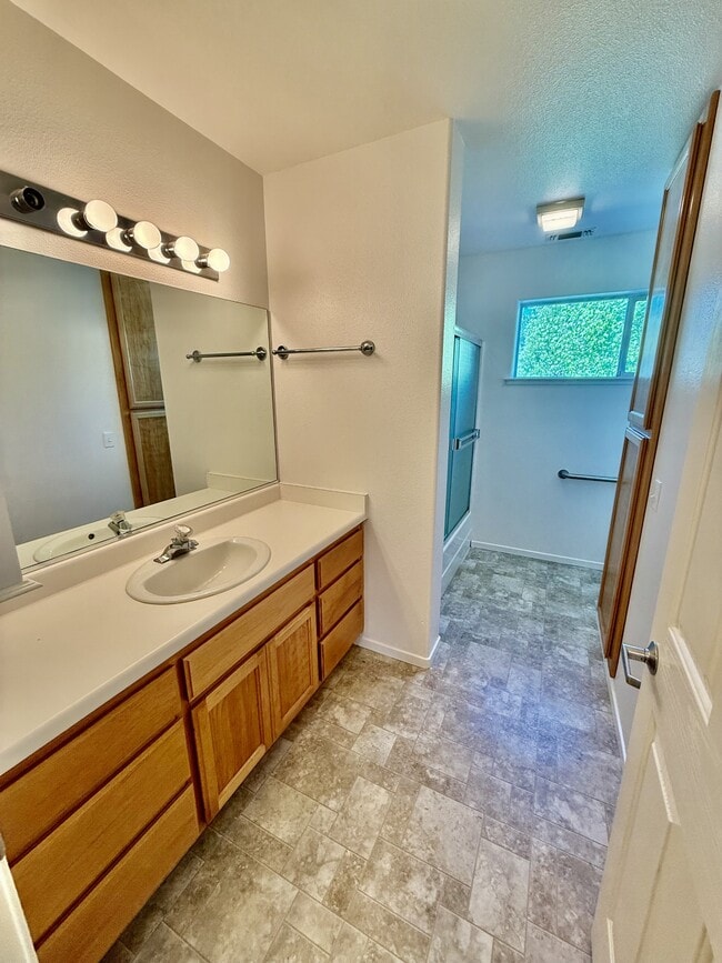 Building Photo - 133 Argall Way