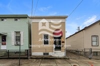 Building Photo - 635 Watkins St