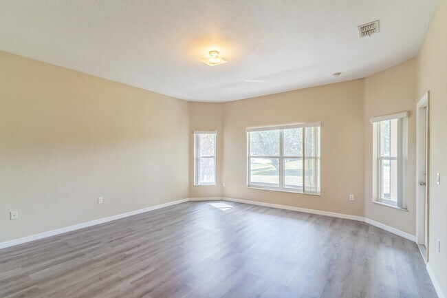 Building Photo - 2600 Meadow View Ct