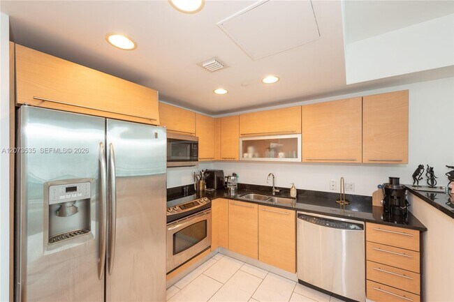 Building Photo - 951 Brickell Ave
