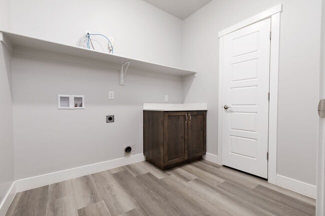 Building Photo - 6118 S Salix Wy