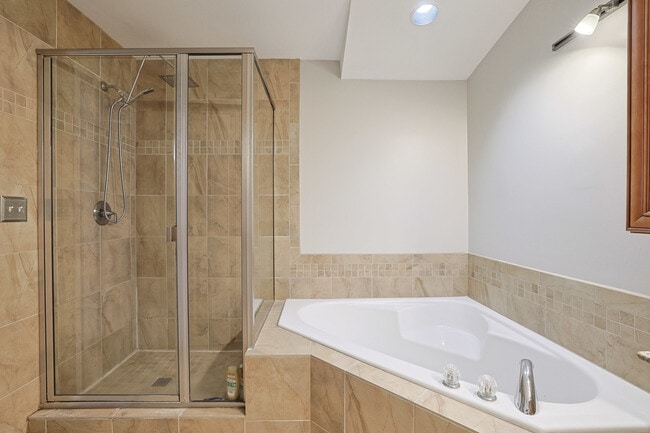 Building Photo - 145 Farmgate Dr