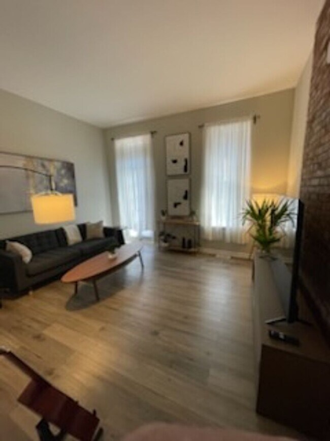 Primary Photo - Menard Apartments