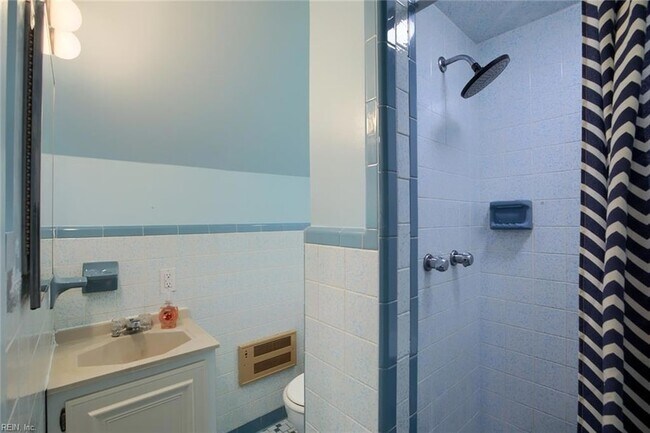 Building Photo - 7297 Duval Ave