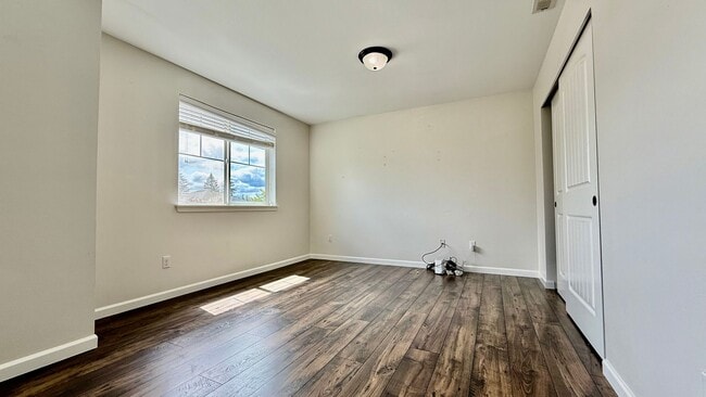 Building Photo - 3 Bedrooms Plus Loft with Fenced Yard & Covered Patio - Available July 1st
