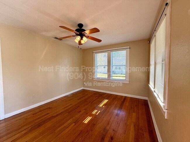 Building Photo - 625 Meteor St