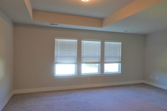 Building Photo - 17 Timber Oak Way