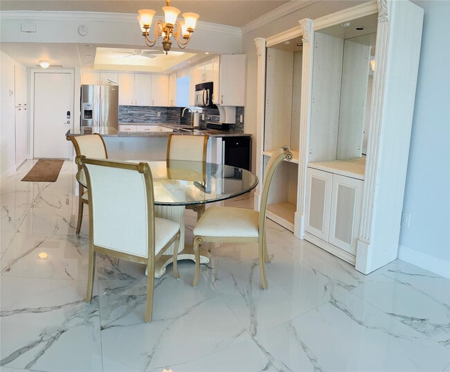 Building Photo - 3100 NE 49th St