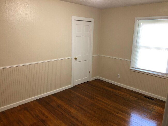 Building Photo - Single Family House For Rent - Newly Remod...