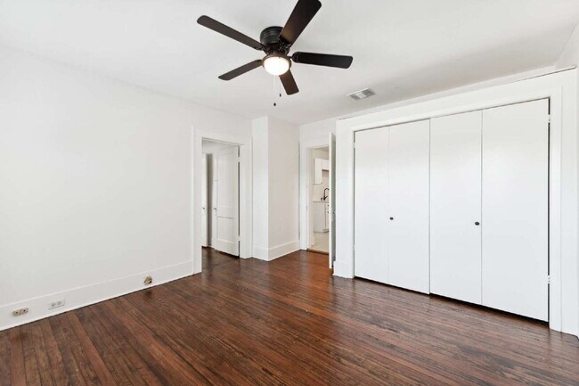 Building Photo - Tastefully updated duplex in the heart of ...