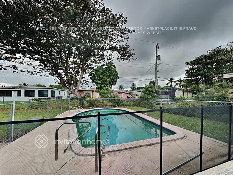 Building Photo - 2712 Alcazar Dr