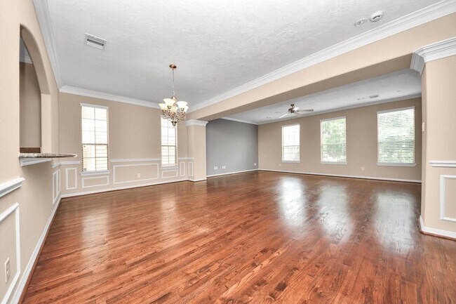 Building Photo - 908 W 26th St
