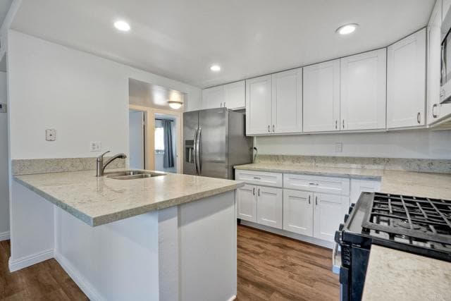 Building Photo - 391 N Melrose Dr