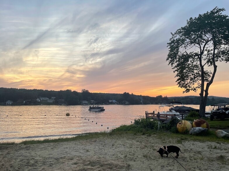 Wales beach (0.3 miles from the apartment) - 64 Lake George Rd