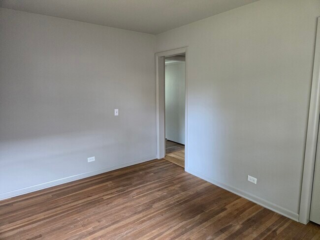 Building Photo - 448 Hubbard Ave