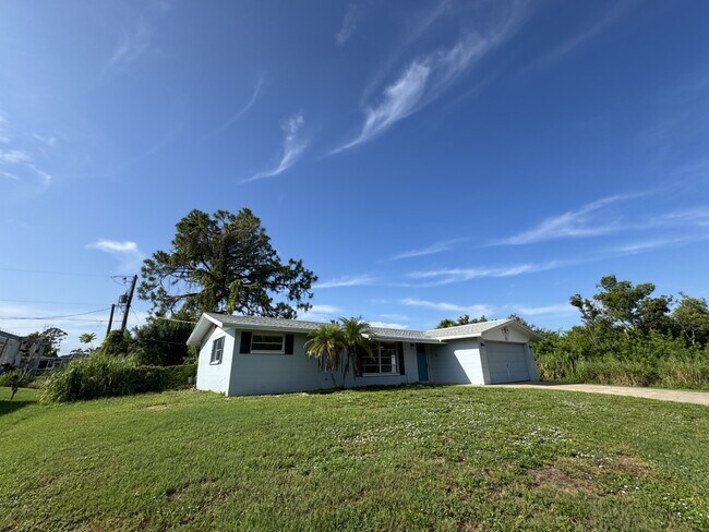 Primary Photo - 927 Lemon Bay Dr