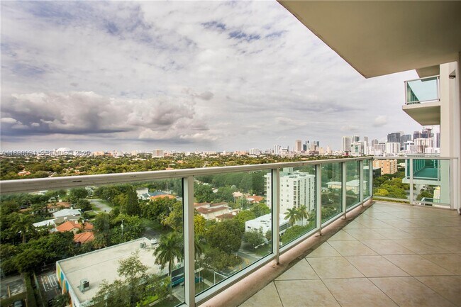 Building Photo - 2525 SW 3rd Ave