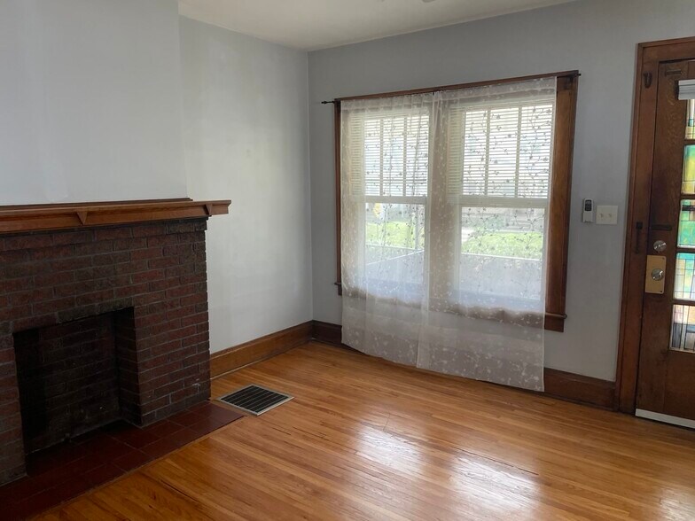 Building Photo - 346 Olentangy St
