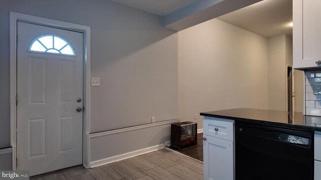 Building Photo - 105 S Morton Ave