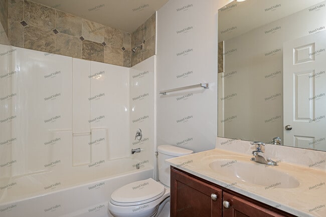 Building Photo - 423 Stonewater Dr