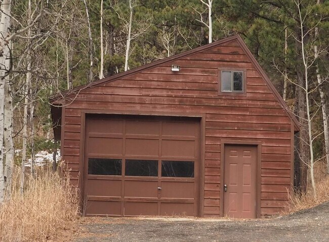 Building Photo - 187 Patricia Rd