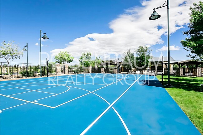 Building Photo - Beautiful 3-bedrooms, 2.5-baths home in th...