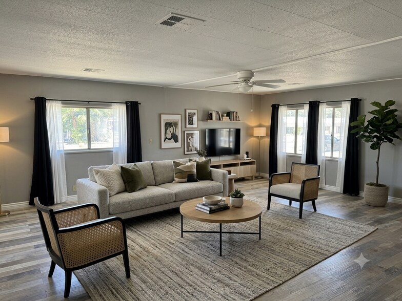 Building Photo - 5421 S Sir Richard Dr