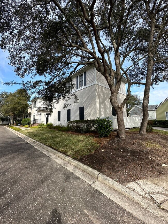 Building Photo - Amelia Island Awaits: Move-In-Ready One-Bedroom Oasis in Amelia Park, Fernandina Beach!