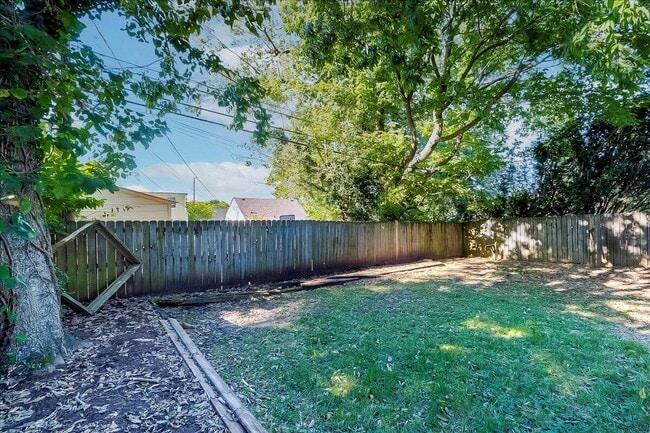 Building Photo - 1120 Liberty Rd