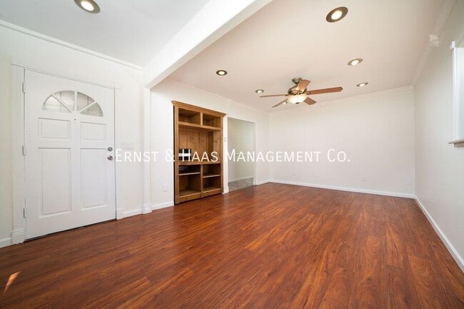 Building Photo - 1635 E Erie St