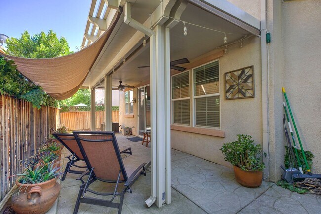 Building Photo - Experience the Best of Lincoln Crossing Li...